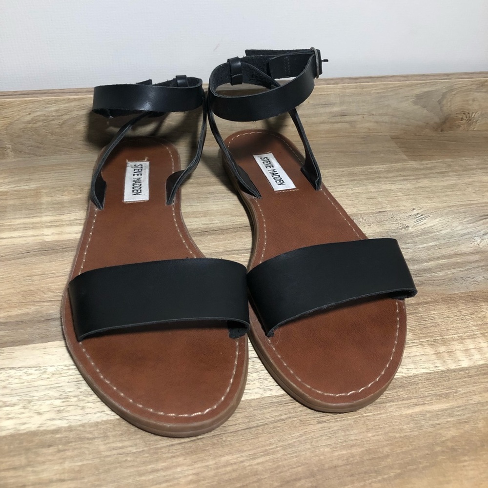 Steve Madden Black Strapped Sandals